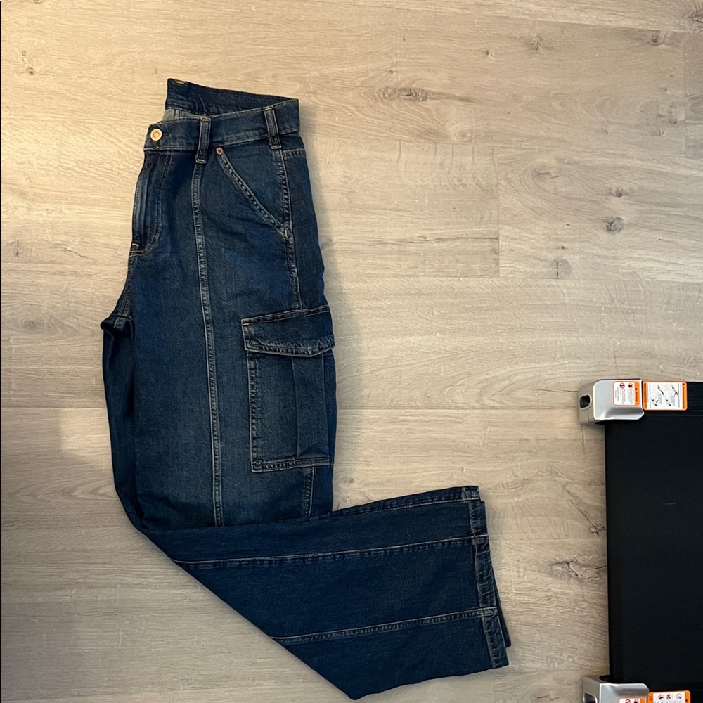GAP Women's Relaxed Blue Jeans - Picture 4 of 4